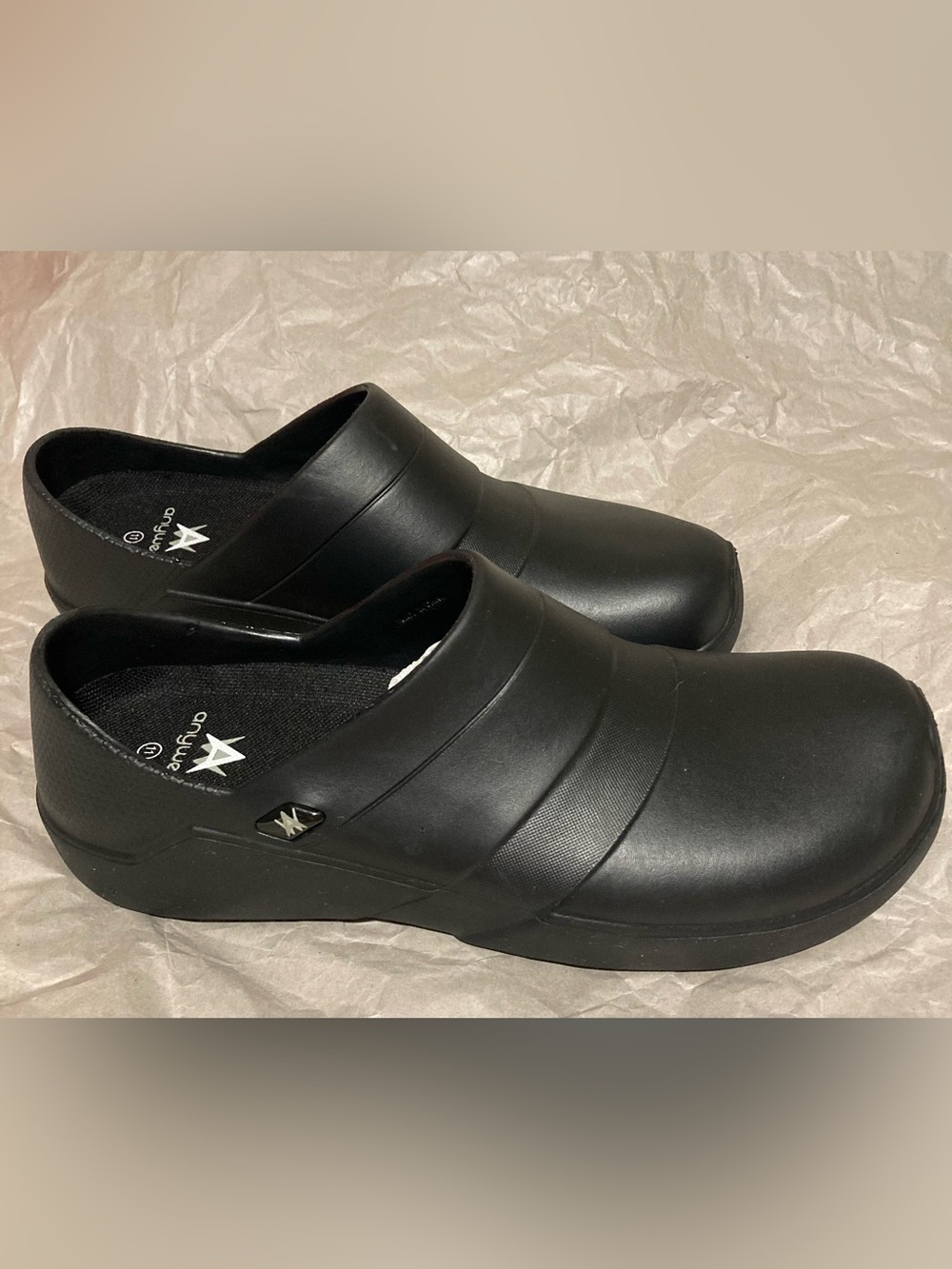 Anywear Journey nursing clogs Size 11